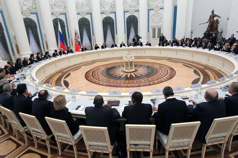 G-20 Draft Affirms Commitment to Avoid Competitive Devaluations