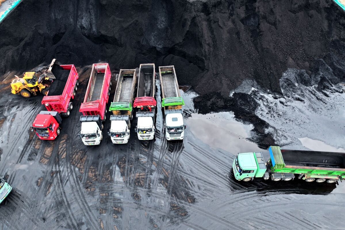 bloomberg.com - Katharine Gemmell - China Coking Coal Slides After Report on Push to Maintain Output