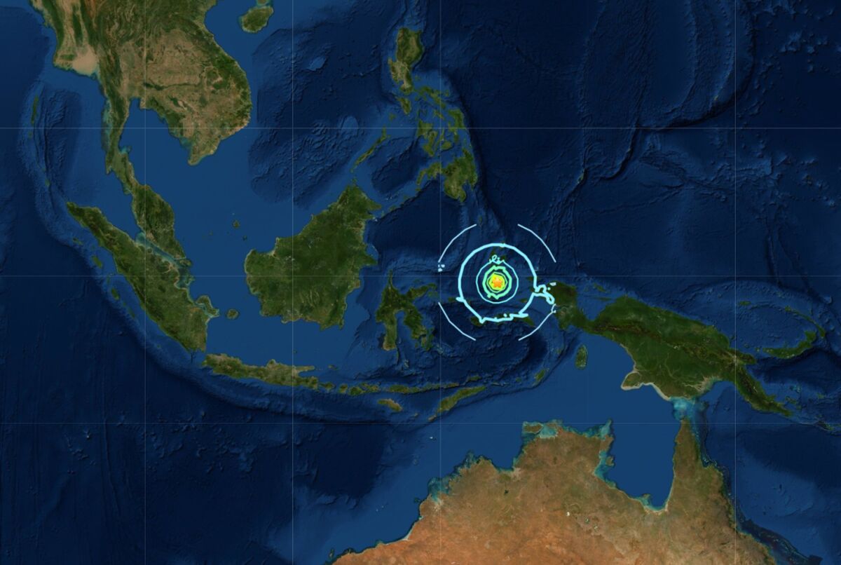 At Least 1 Dead After Strong Quake in Eastern Indonesia - Bloomberg