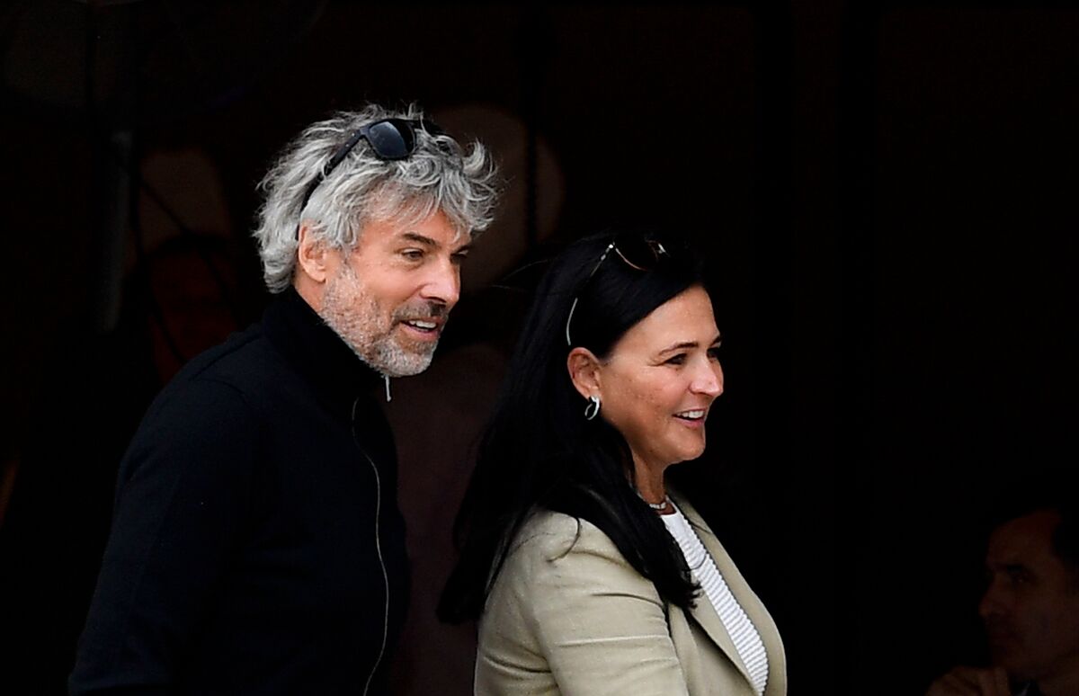 Czech Billionaire’s Heir to Sell PPF Stake to Family, HN Says