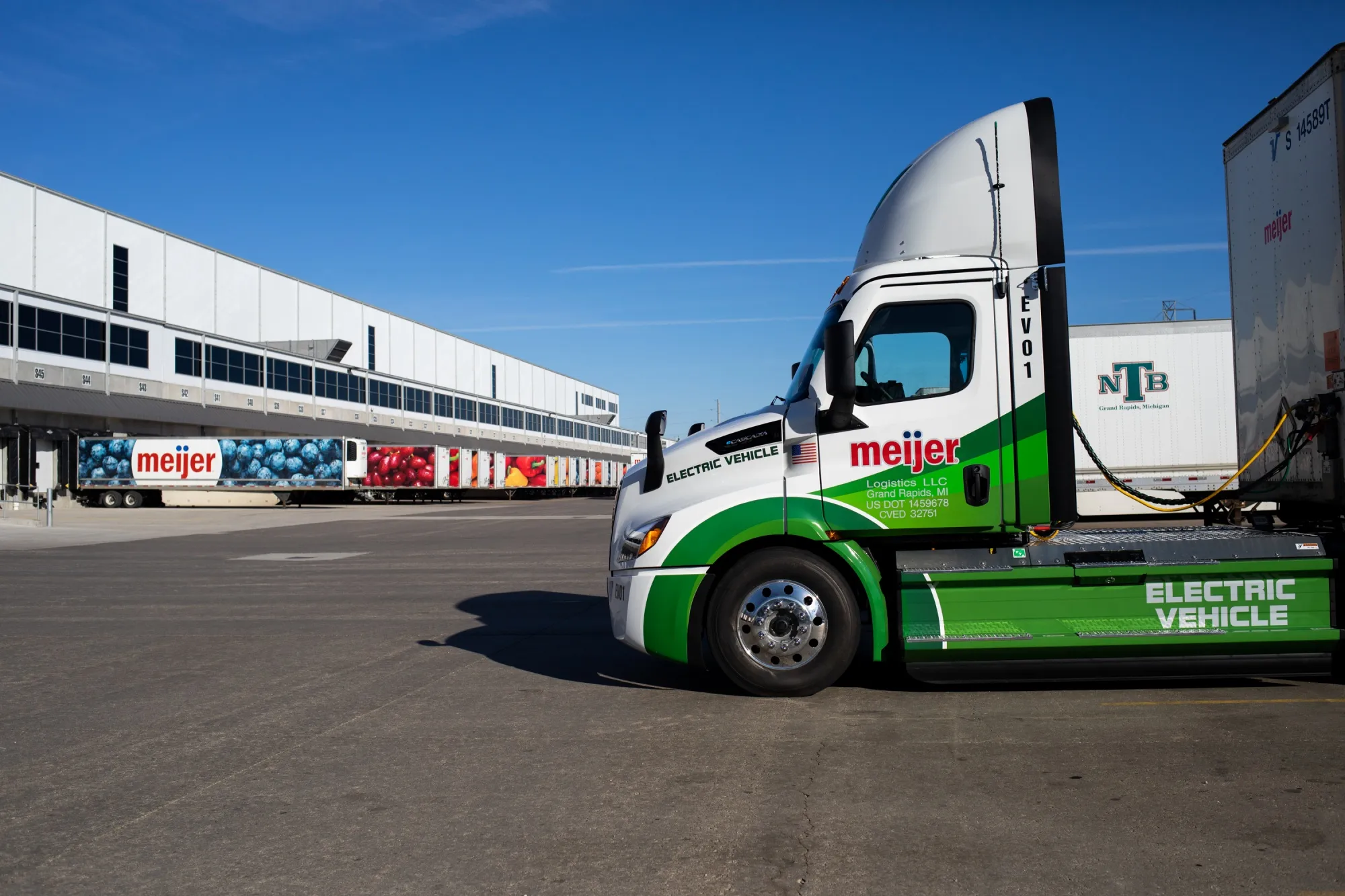 A Daimler Freightliner eCascadia all-electric semitruck at a Meijer distribution center in Lansing, Michigan, in February 2023.&nbsp;