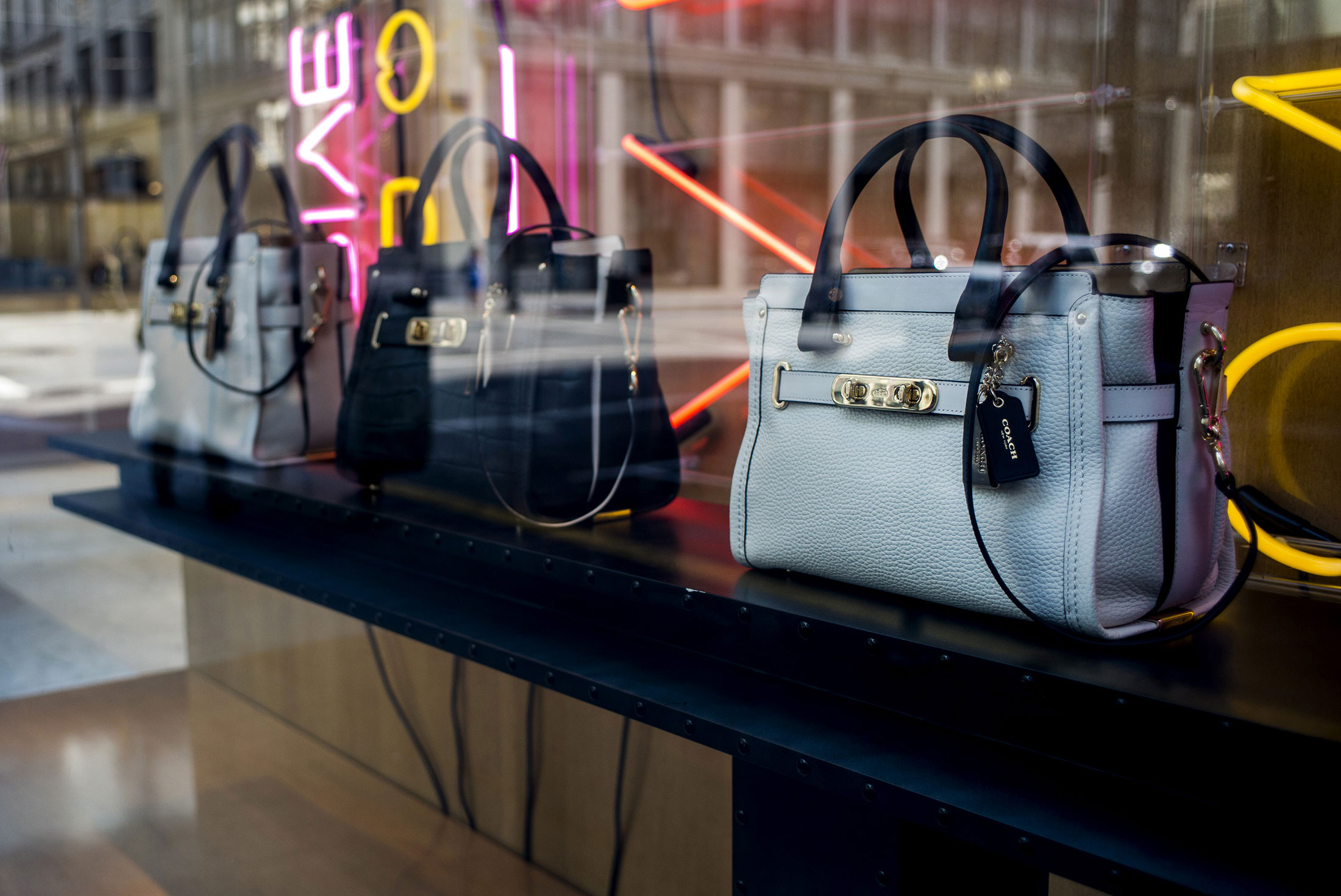 Burberry bets on AR to boost handbag sales