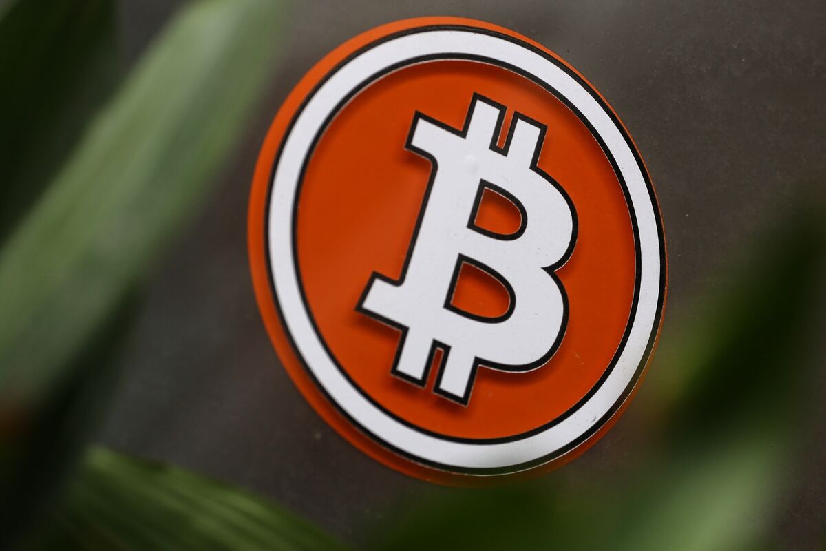 Bitcoin Btc Usd Attempts To Break Range While Testing Highs Of The Week Bloomberg