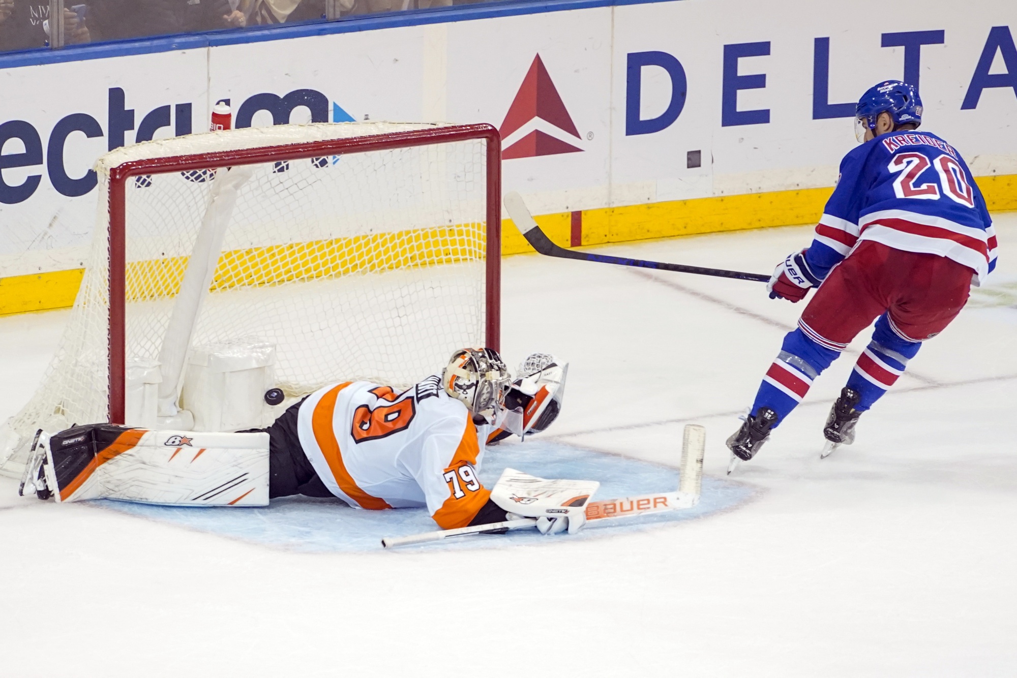 Rangers top Flyers for 4th straight win