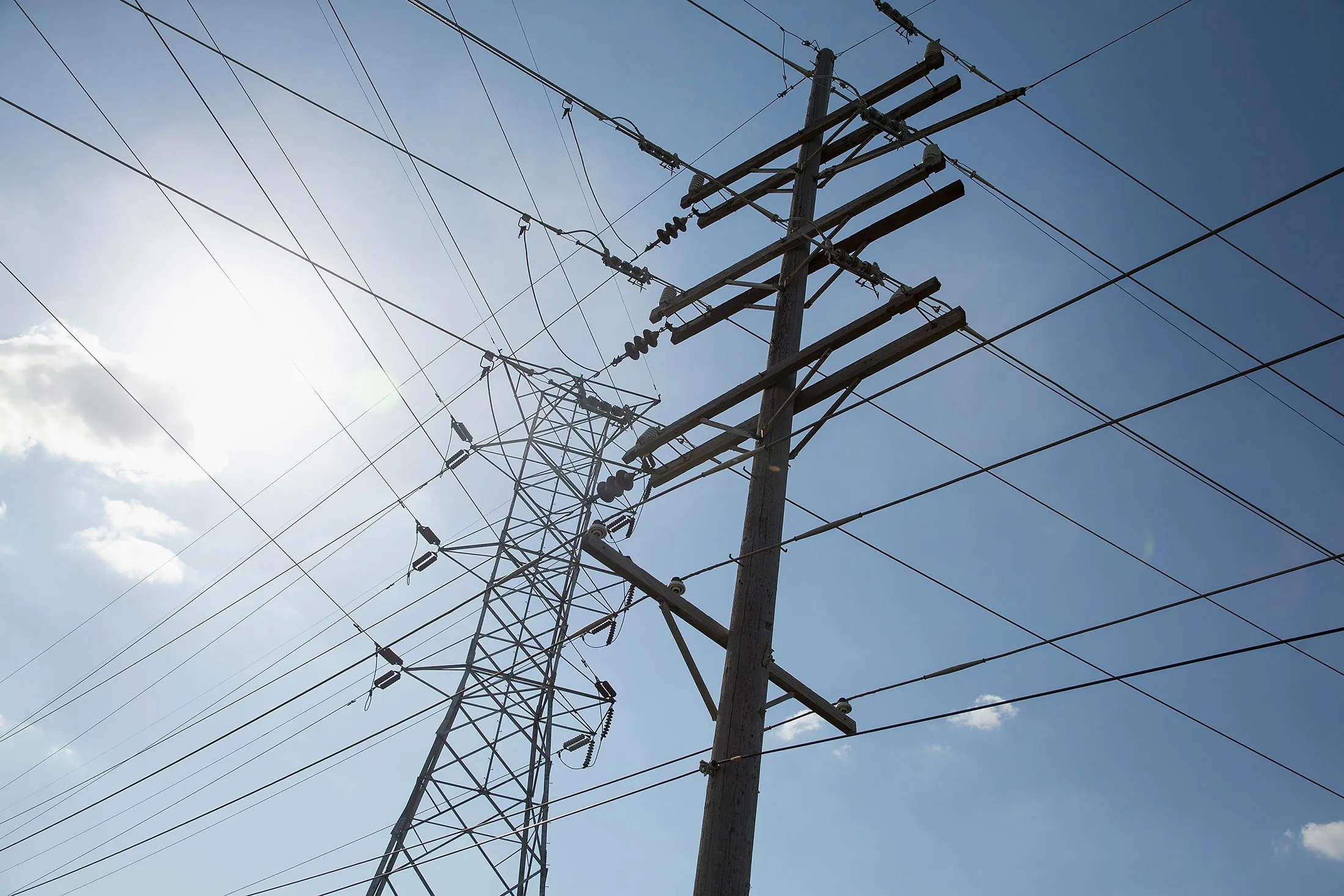 1483718184_electricity-power-lines-Transmission-lines