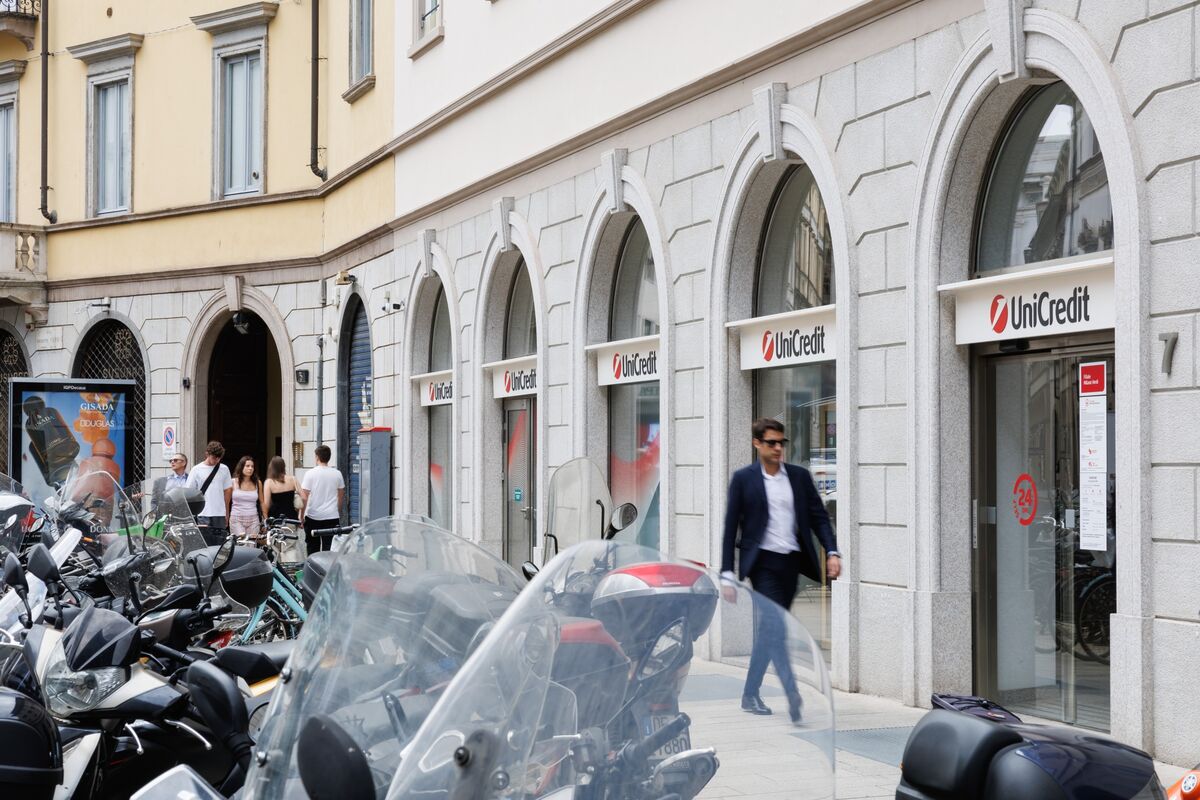UniCredit Asks BaFin to Review Commerzbank Statements Over Bid