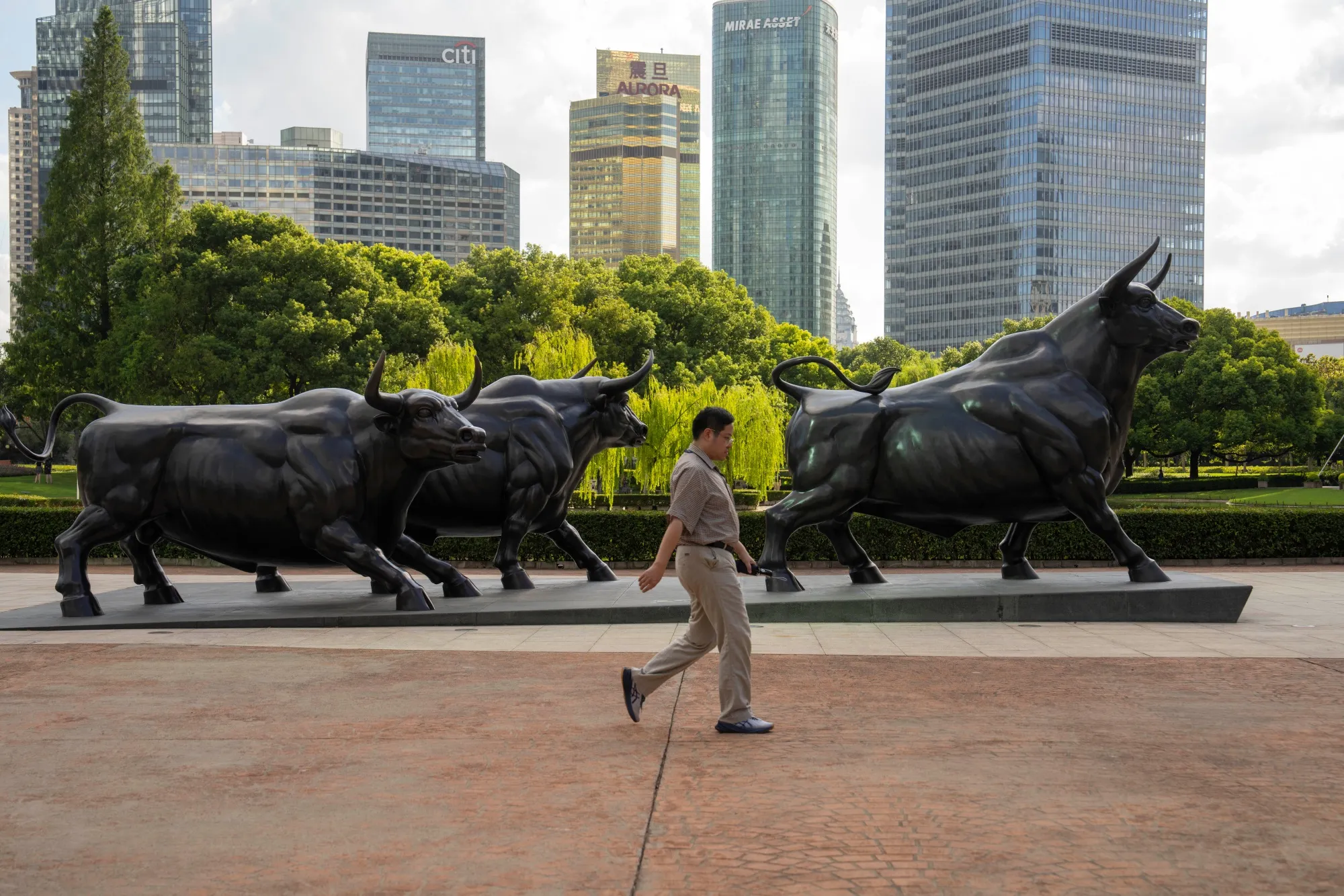 Is it the right time for foreign investors to pile back into Chinese stocks?