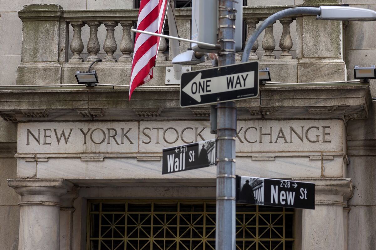 bloomberg.com - Justina Lee - Biggest Wall Street Rotation Since 2020 Shows AI Crowding Risks
