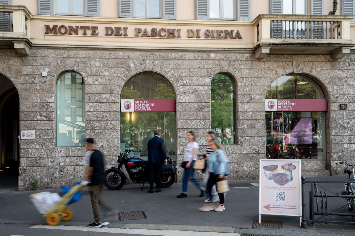 Paschi Said to Cross 50% Mediobanca Threshold, Winning Control