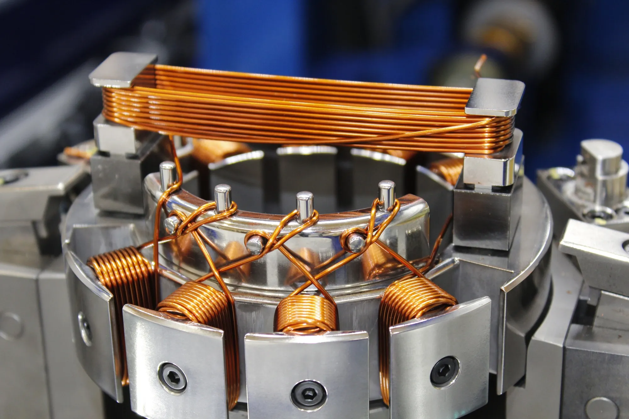 A sample coil winding machine, which winds copper wires in three different ways.