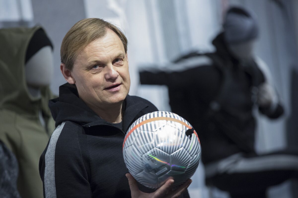Balling kip fragment Adidas Appoints Ex-Puma Chief Bjorn Gulden as New CEO From January  (ETR:ADS) - Bloomberg