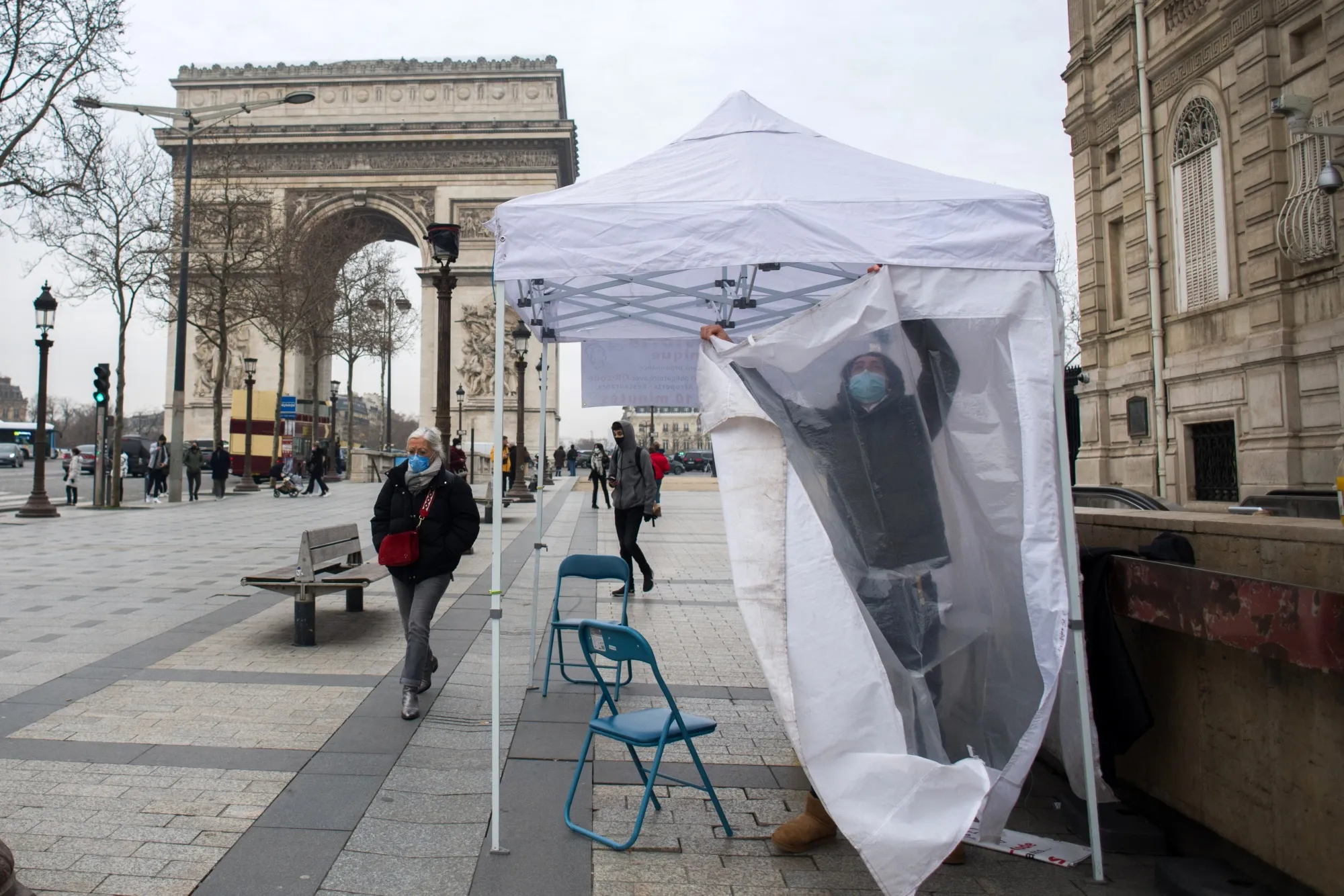 A pop-up Covid-19 testing tent being set up near the Arc de Triomphe in Paris,&nbsp;on&nbsp;Jan. 12.