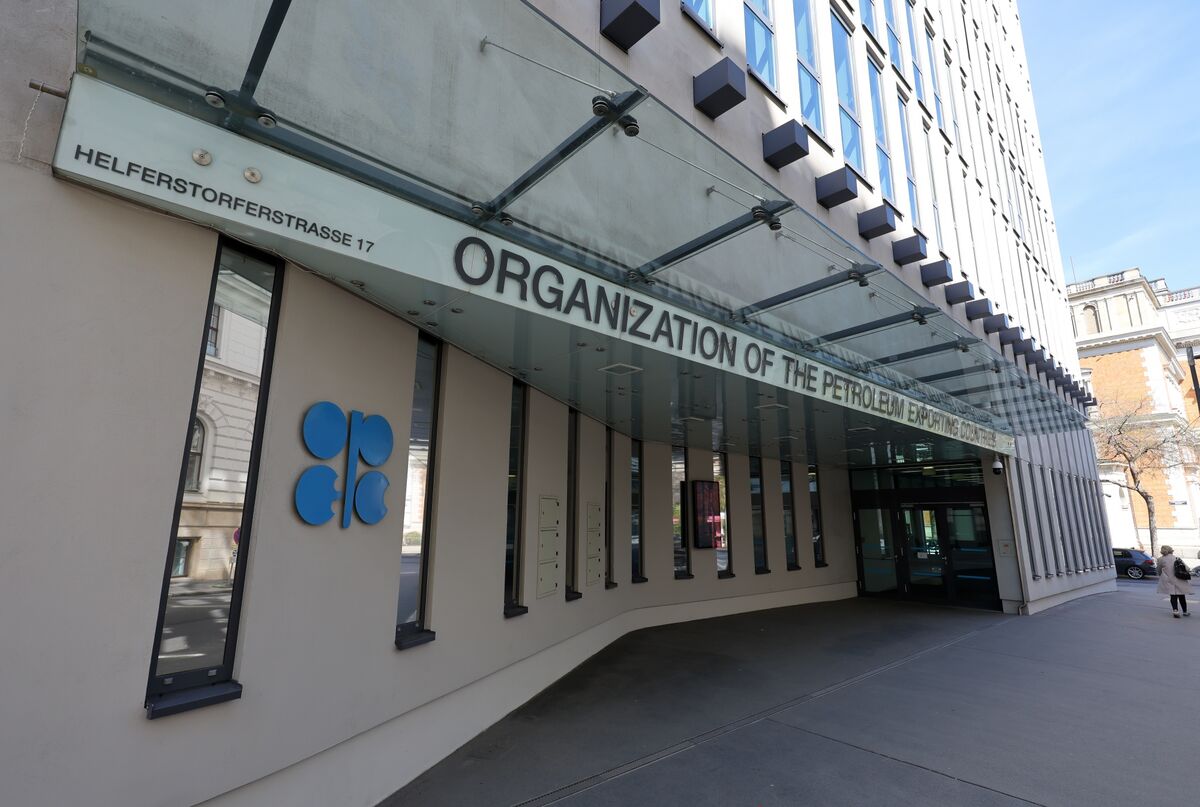 OPEC+ Likely to Stick With Plan for Quotas, Delegates Say