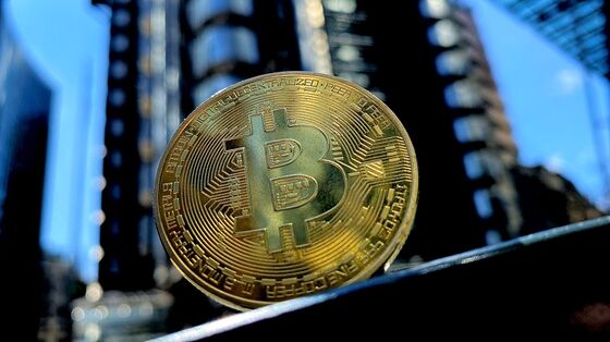 Bitcoin Drops as Hashrate Declines With China Mining Crackdown