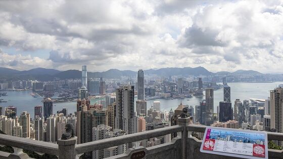 Hong Kong’s Economy Is Finally Recovering, But Only for the Rich