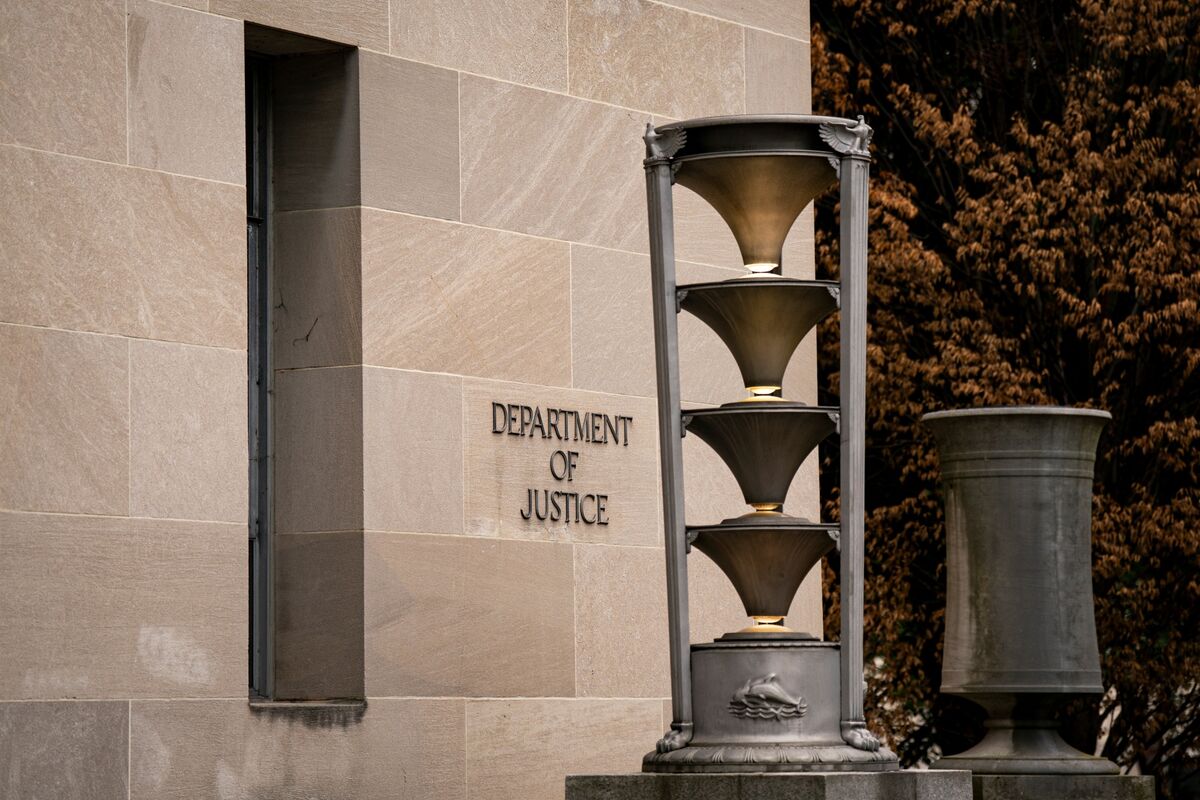 bloomberg.com - Josh Sisco - DOJ Weighs Antitrust Challenge of Pharmacy Software Merger