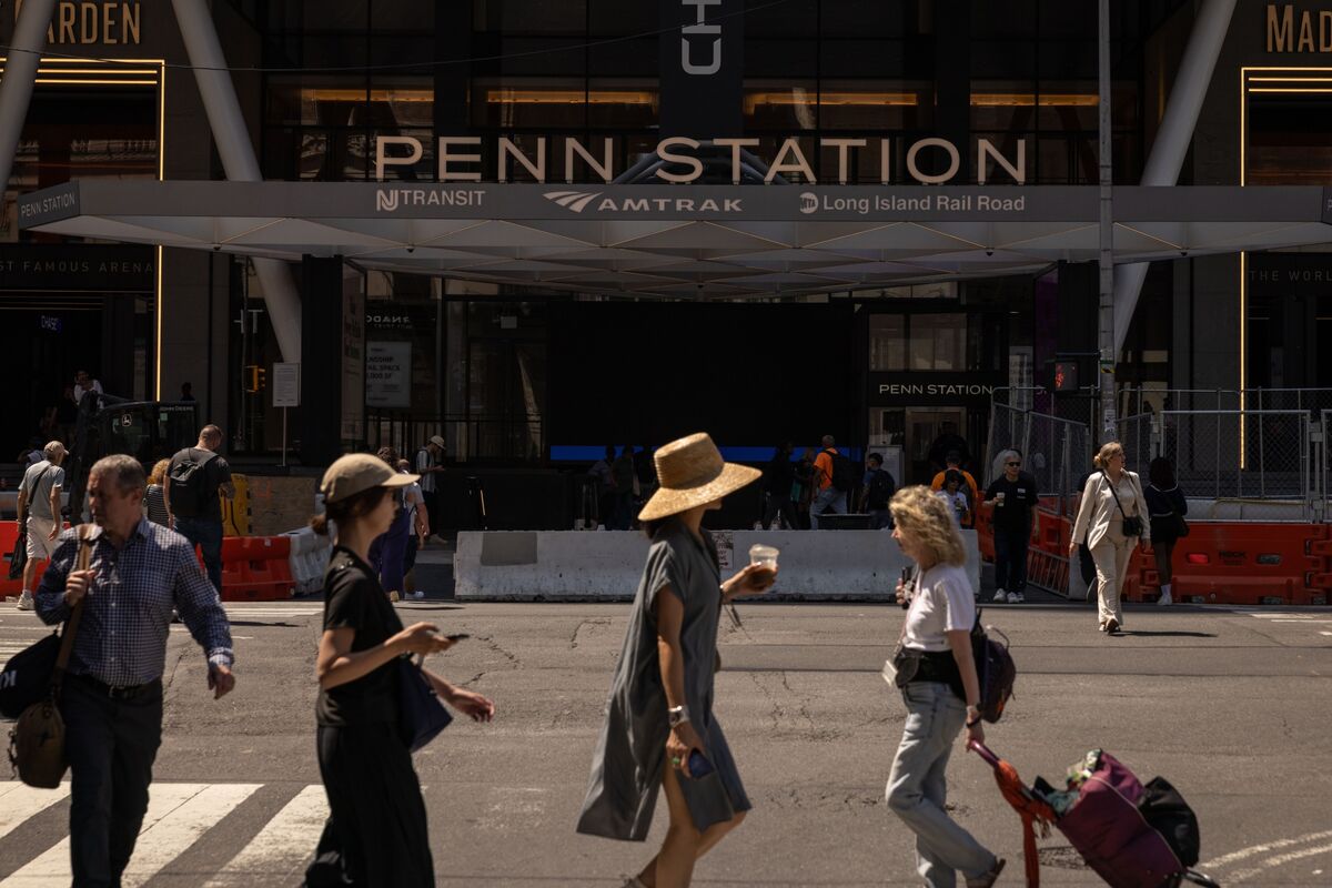 Penn Station’s Revamp Considers Delaying Request for Fed Cash