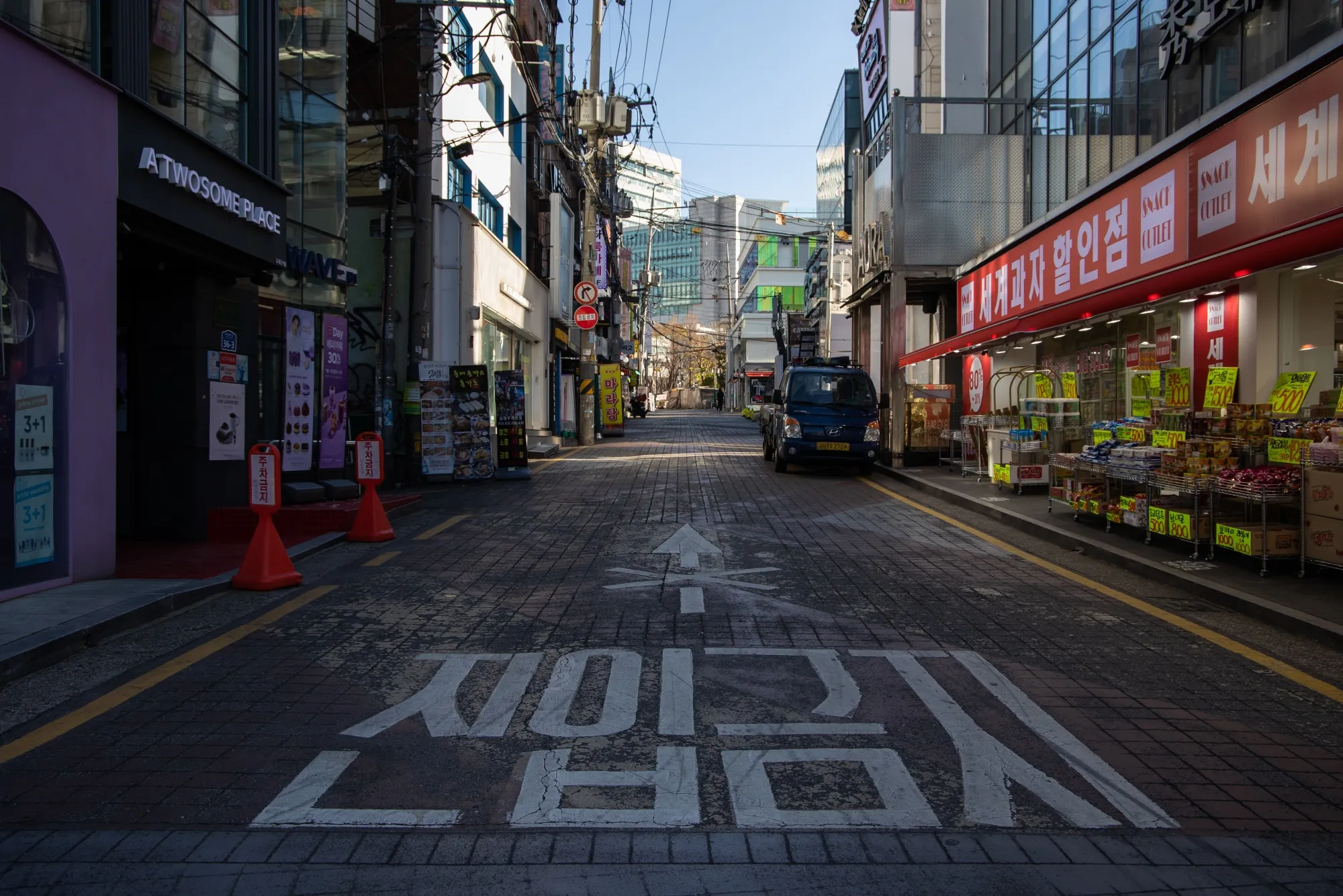 The empty&nbsp;Hongdae shopping district in Seoul, Dec. 14.