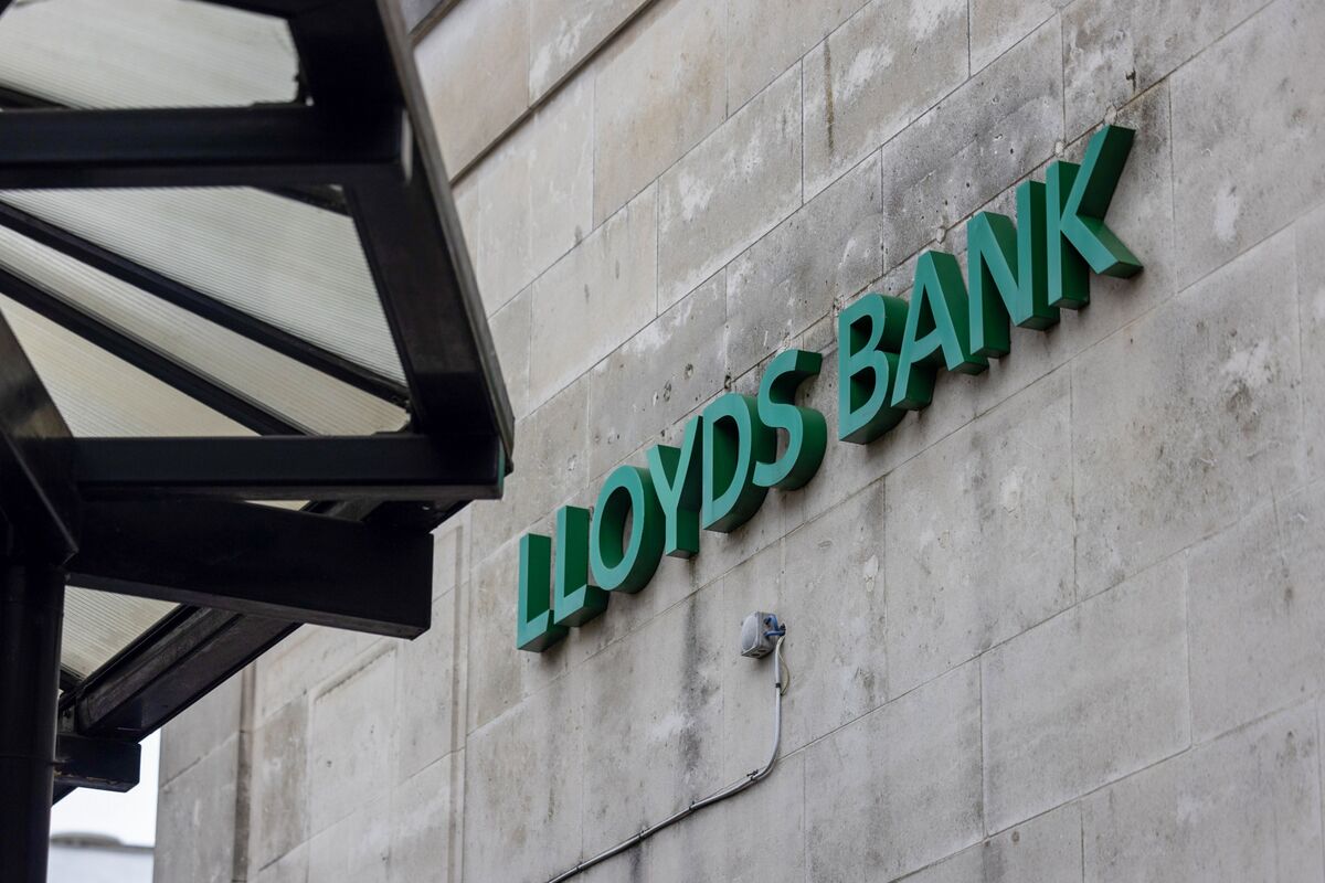 Lloyds Takes Control of Schroders Personal Wealth Joint Venture