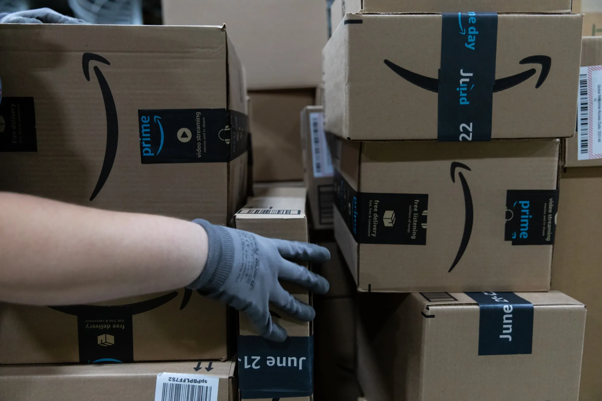 Amazon’s process for turning millions of online orders into next-day deliveries isn’t reflected in its P/B ratio.