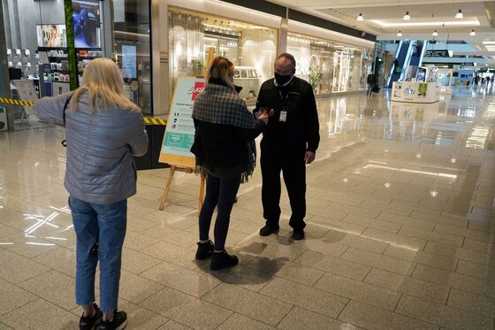 Pfizer Booster Thumbs Up; Moscow Tightens Lockdown: Virus Update