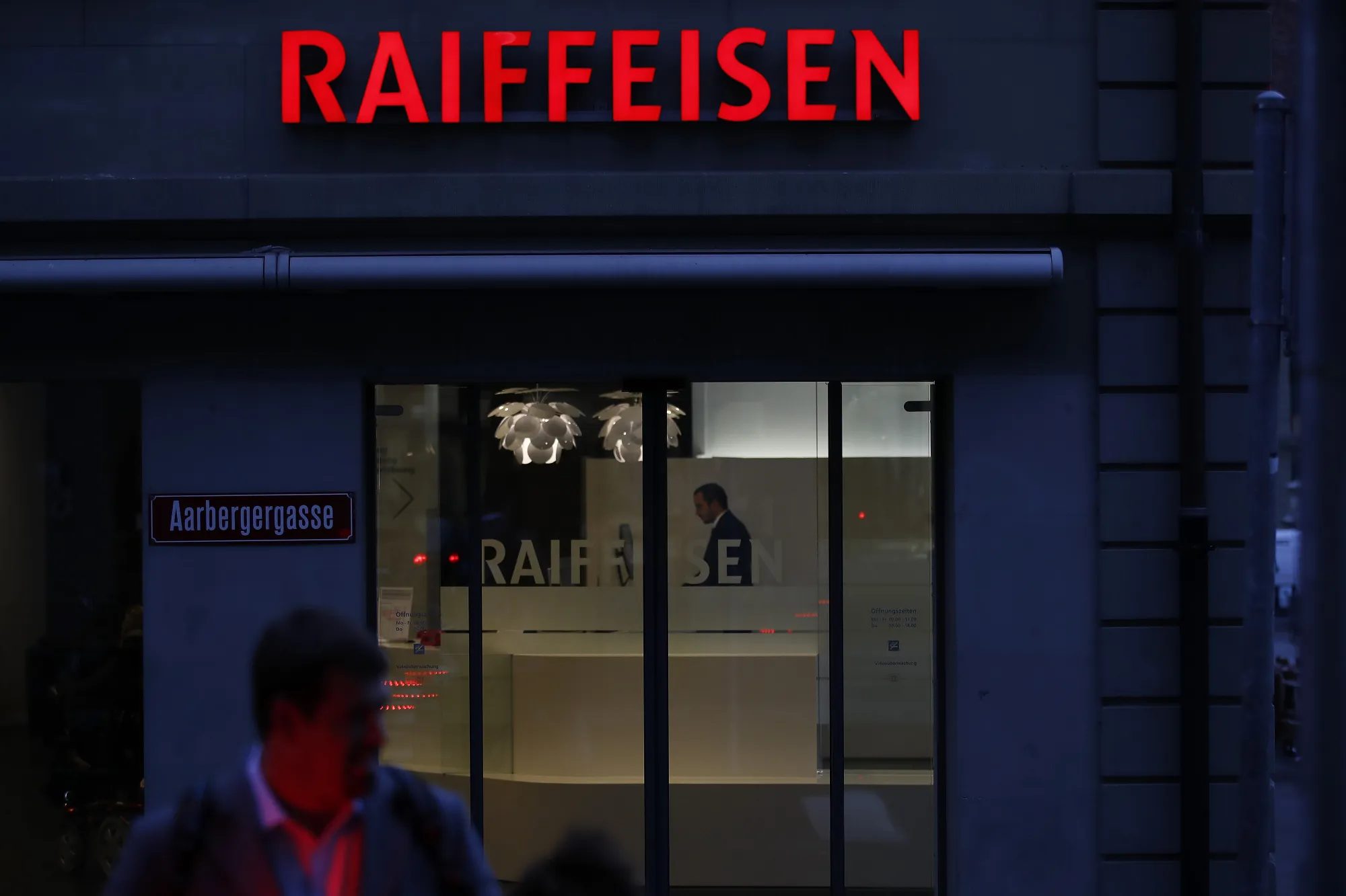 Two Swiss Too-Big-to-Fail Banks Fail Emergency Planning Test - Bloomberg