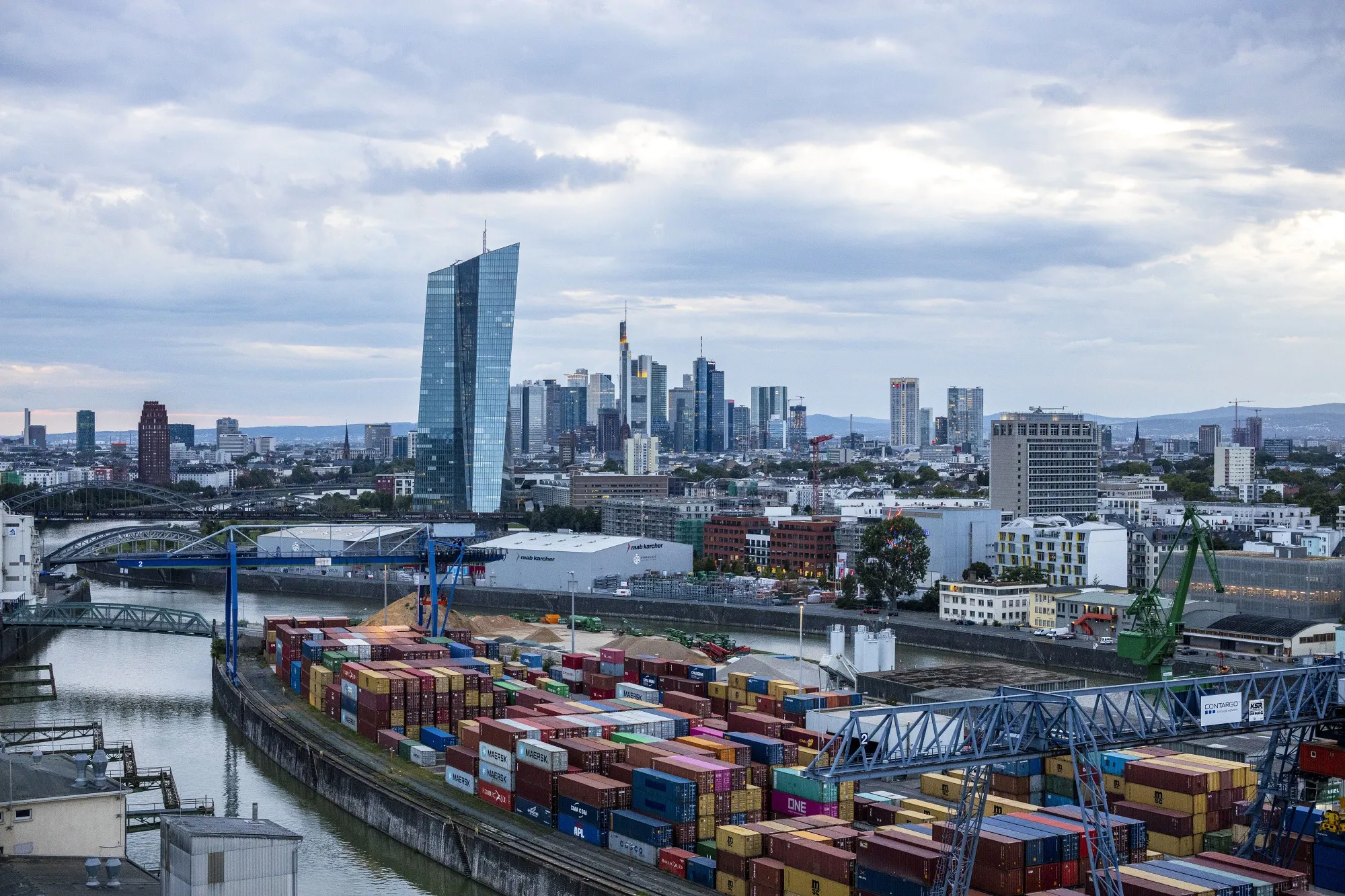 German Economic Reversal Piles Pressure on Chancellor Merkel for Stimulus