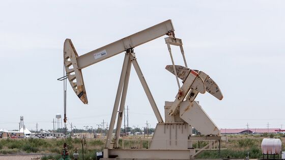 U.S. Oil Production Slumps by Record 40% as Permian Freezes