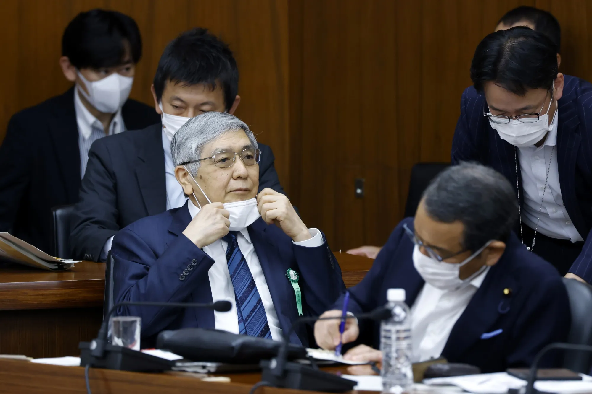 黒田ショック走る､日銀緩和修正は出口に向けた市場混乱の序章か - Bloomberg