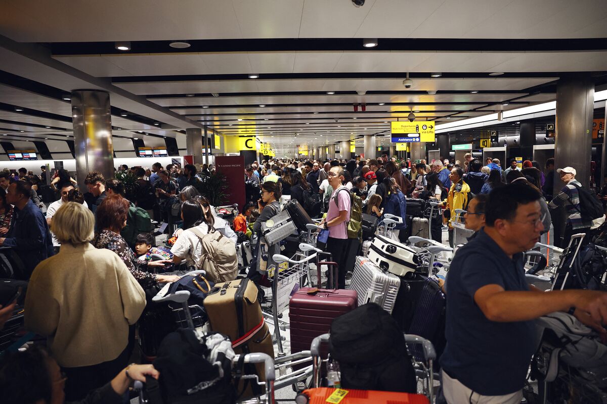 UK Flight Chaos Spills Into Second Day After Tech Outage