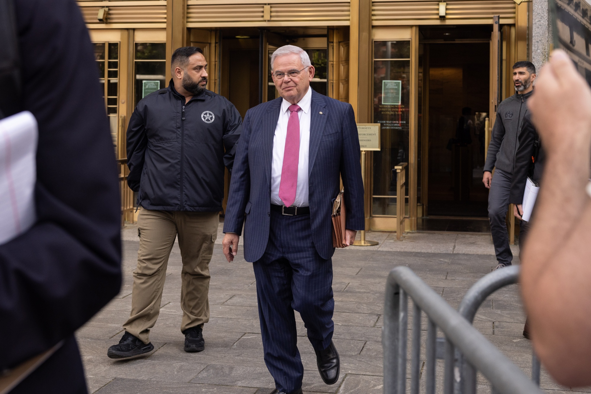 FBI Witness Adds Up the Cash, Gold Bars at Bob Menendez’s House - Bloomberg