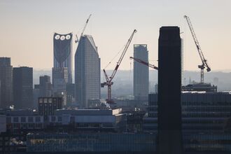 UK Market Selloff Deepens With Pound Falling to Lowest in Year