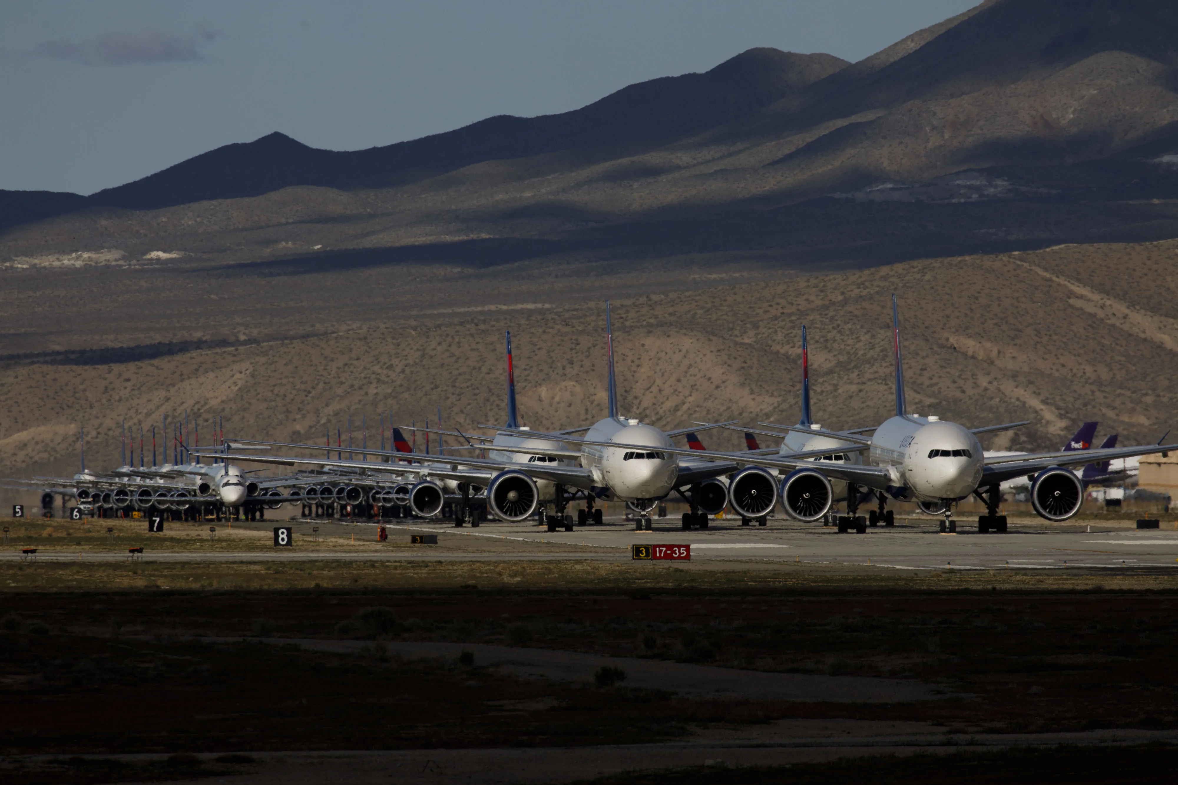 Delta To Park Half Of Fleet On $2 Billion Sales Drop