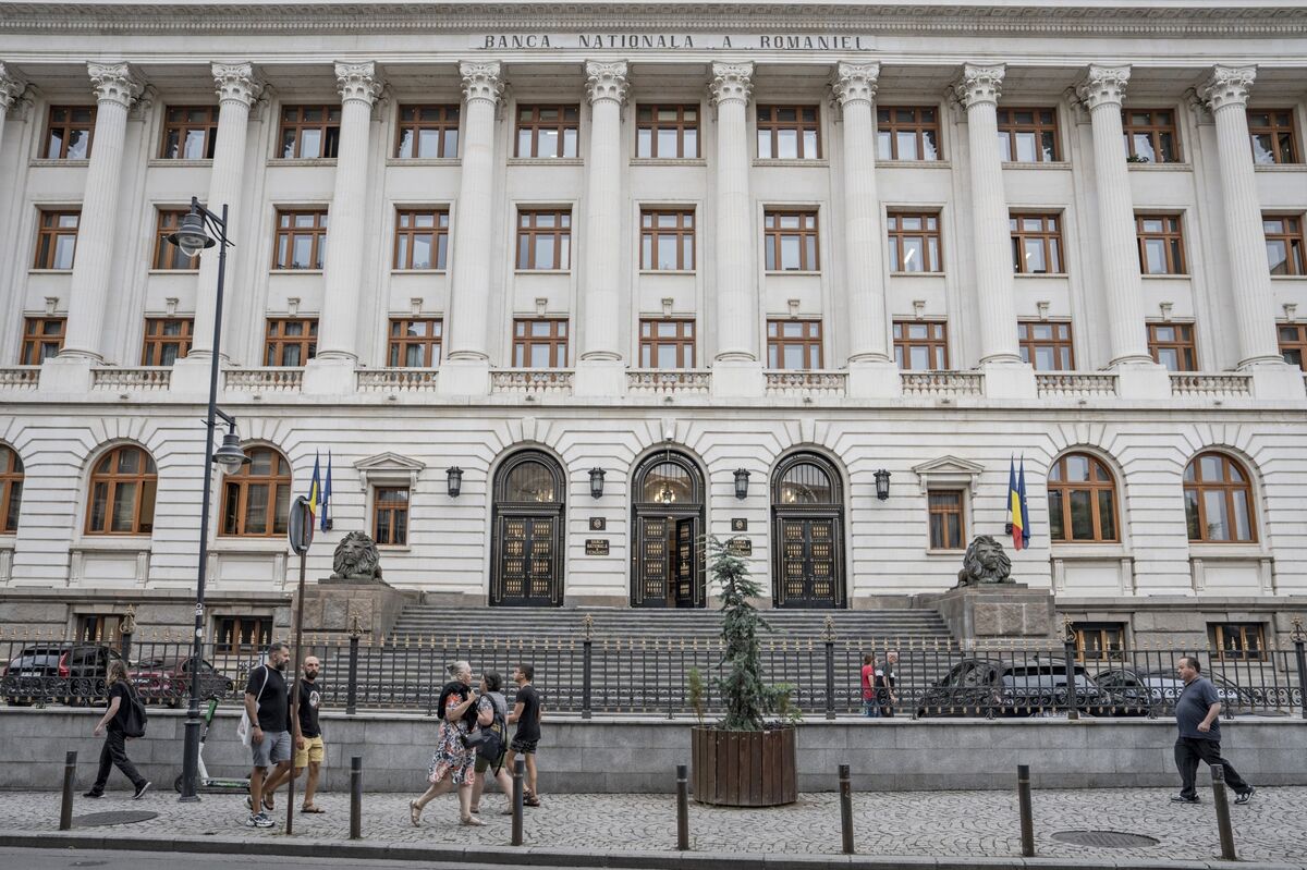 Romanian Central Bank Holds Rates as Inflation Accelerates