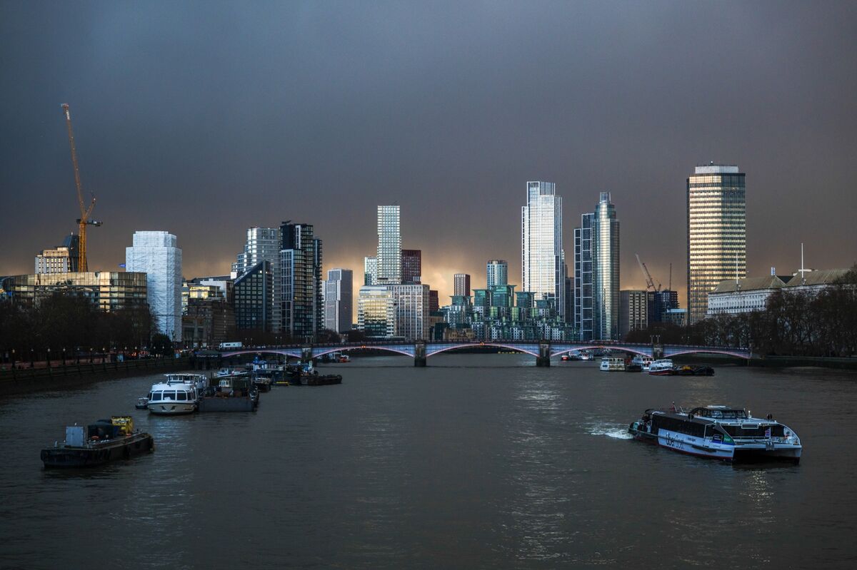 bloomberg.com - Tom Rees - UK Bears Scars to Economy, Trump Ties Even as War Risks Subside