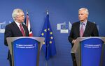 David Davis, left, and Michel Barnier, speak ahead of the start of Brexit negotiations in Brussels, Belgium, on Monday, June 19, 2017.&nbsp;
