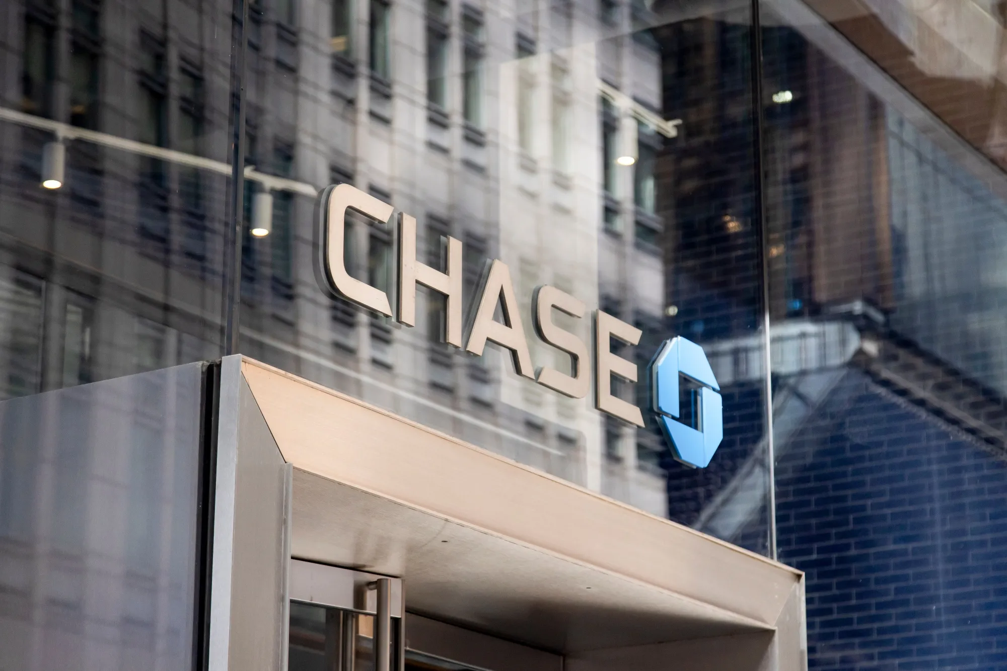 JPMorgan to Pilot Deposit Token JPMD on Coinbase-Linked Public Blockchain -  Bloomberg