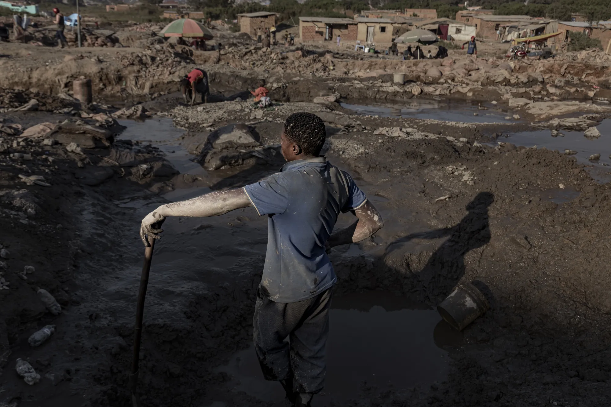 A worker&nbsp;at an artisanal cobalt and copper mine site in Kolwezi, Democratic Republic of Congo.&nbsp;