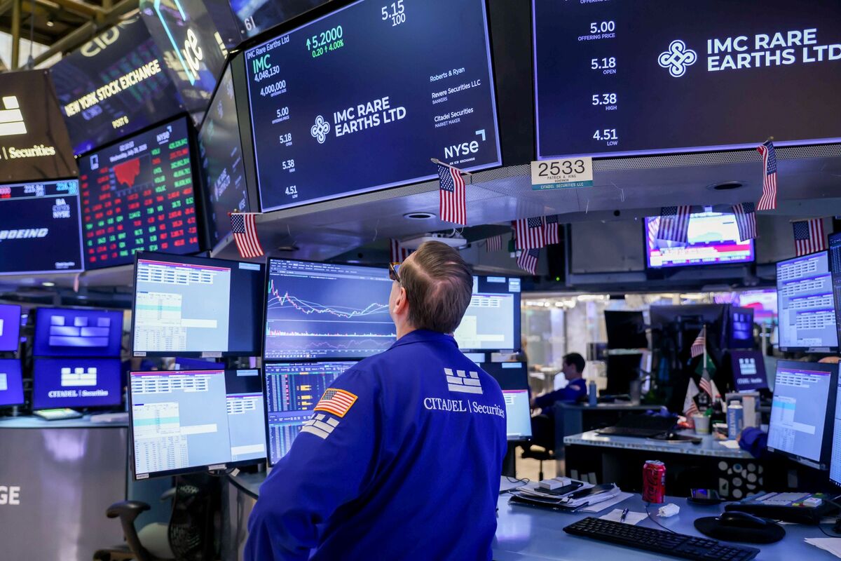 Here’s How Often Bloomberg Money Readers Are Checking Their Investments