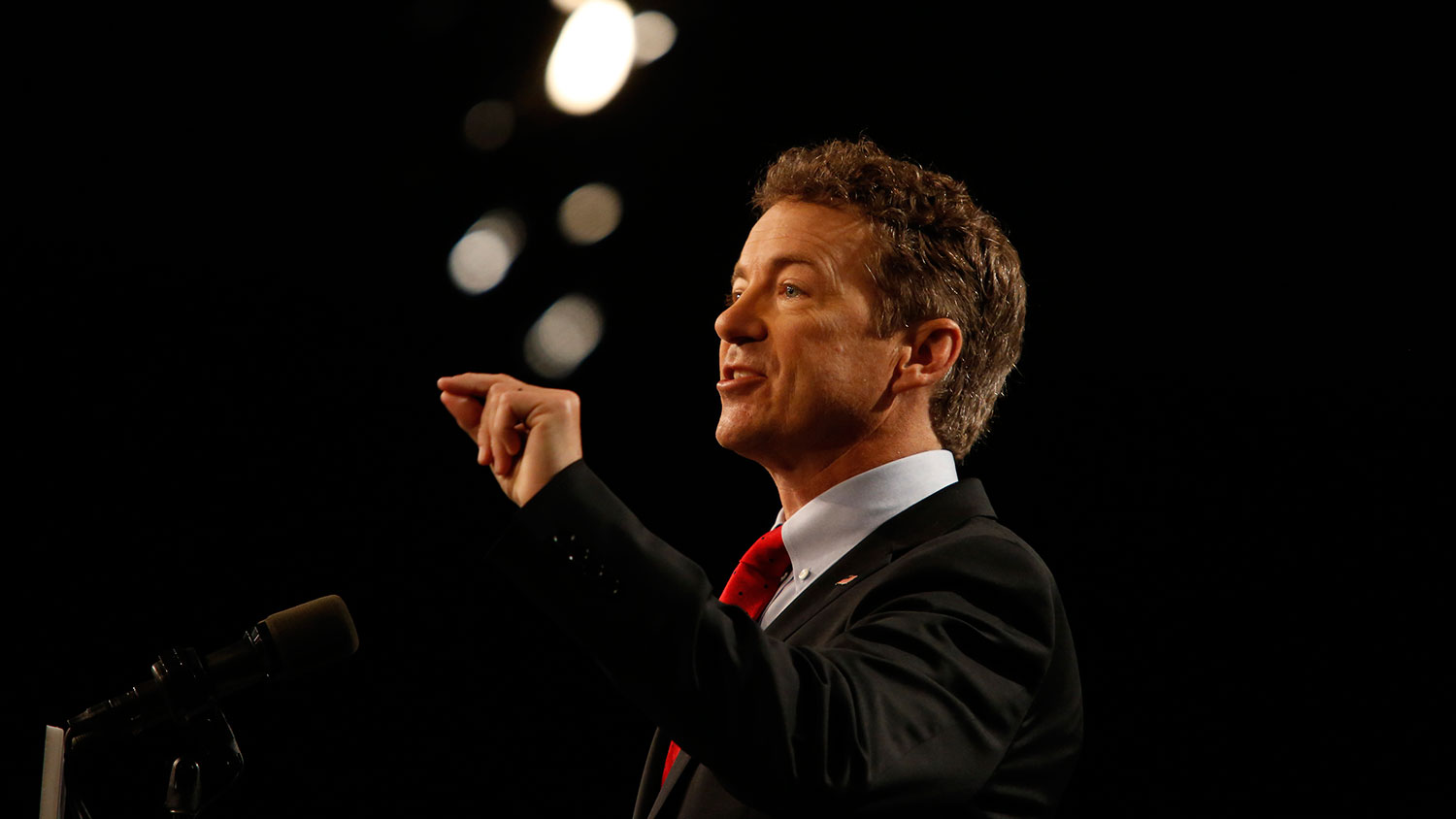 Senator Rand Paul announces his candidacy for the Republican presidential nomination during an event at the Galt House hotel in Louisville, Ky., on April 7, 2015.
