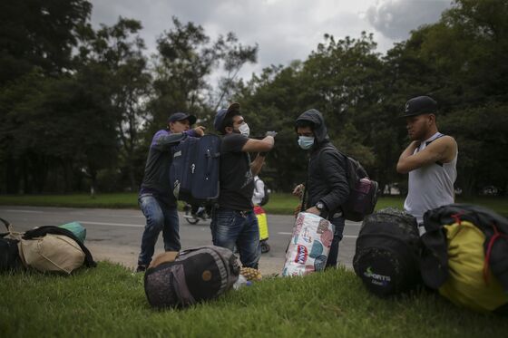 Pandemic Sends Families on 1,000-Mile Trek to Maduro’s Venezuela