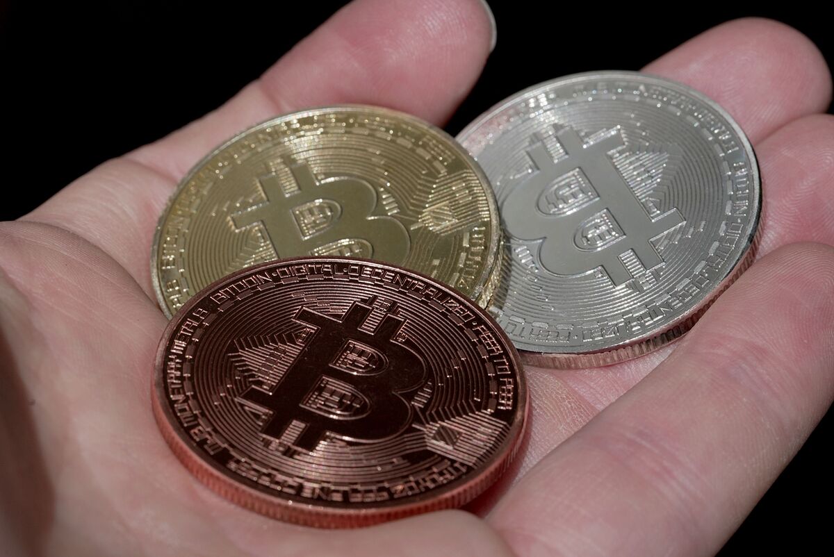 Bitcoin ETF (GBTC) Euphoria Wanes as Crypto Advocates Seek Clarity