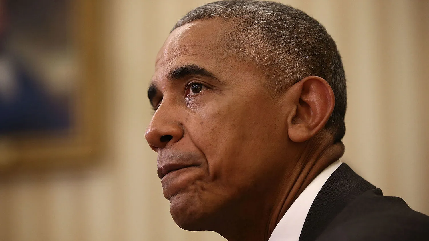 President Barack Obama responds to a question in the Oval Office of the White House on Sept. 16, 2016, in Washington.
