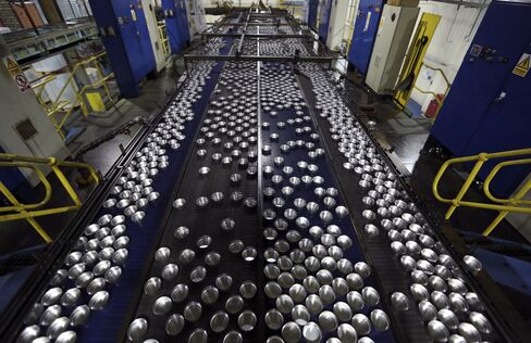 U.K. Manufacturing Unexpectedly Falls in May on Drop in Metals