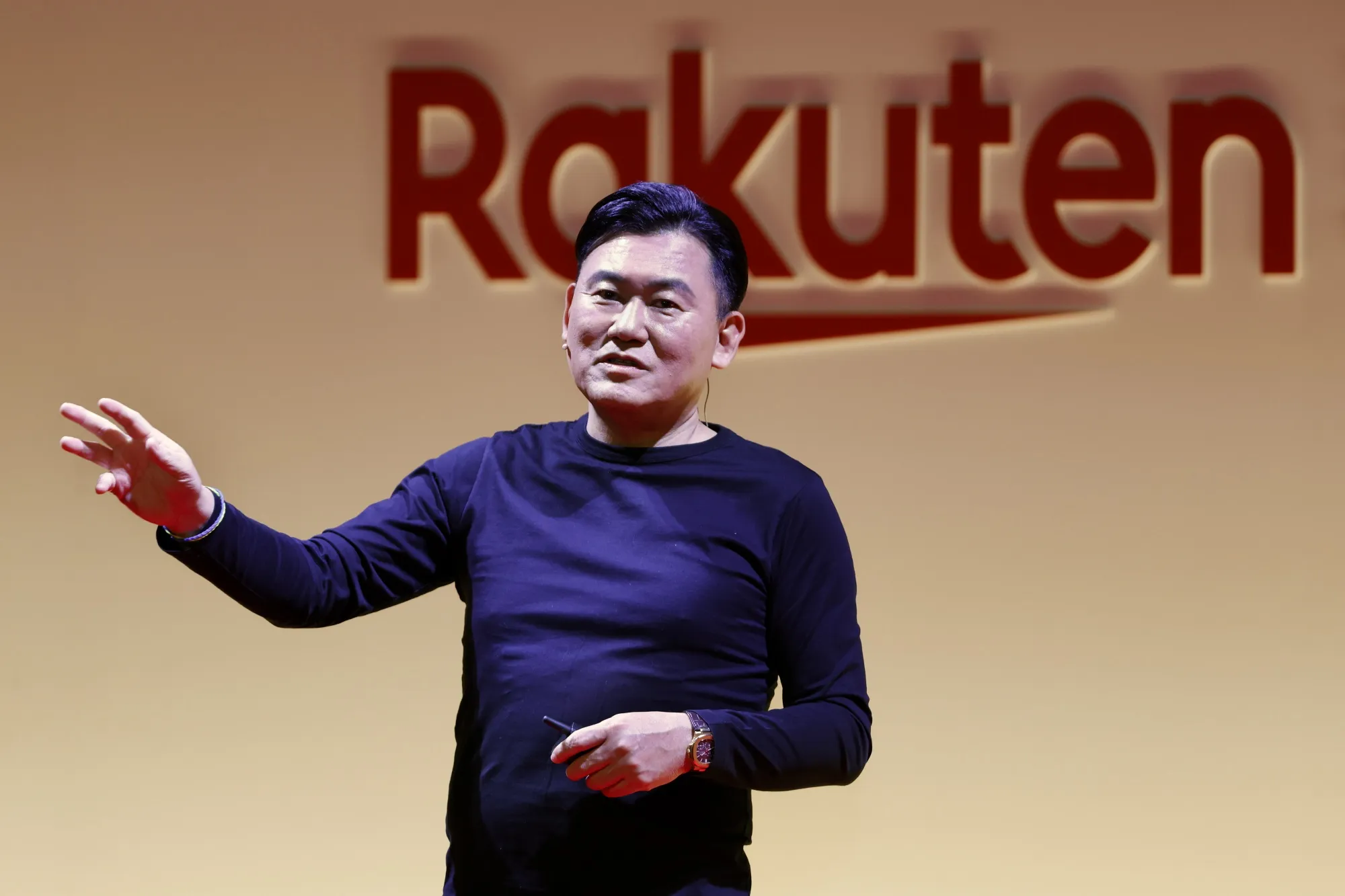 楽天銀の公開価格は1400円、仮条件上限で決定－時価総額2380億円 - Bloomberg