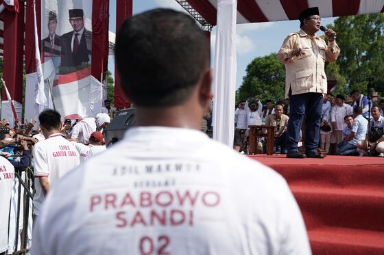 Ex-General Warns of Unrest After Indonesia Vote as Crowds Surge 