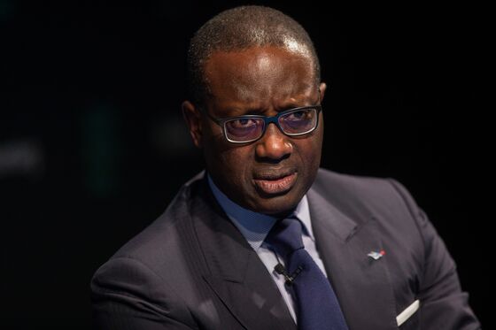 Credit Suisse Weighs Hundreds of Job Cuts to Reduce Costs