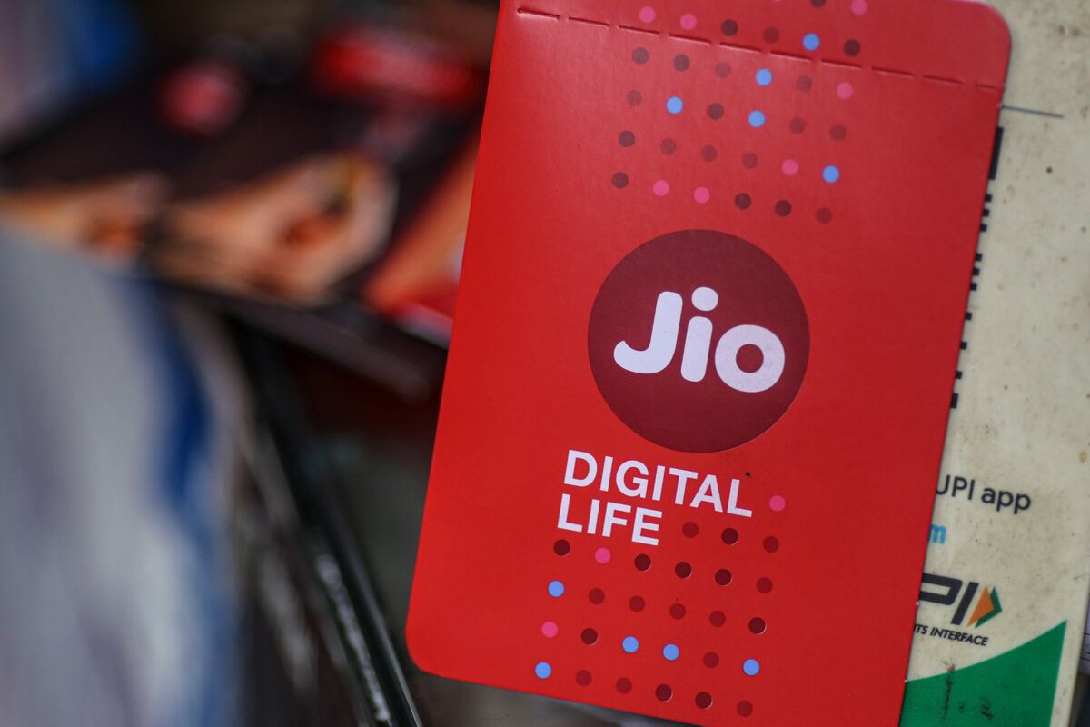 Ambani’s Jio Said to Set IPO Price Band at 1,065-1,119 Rupees