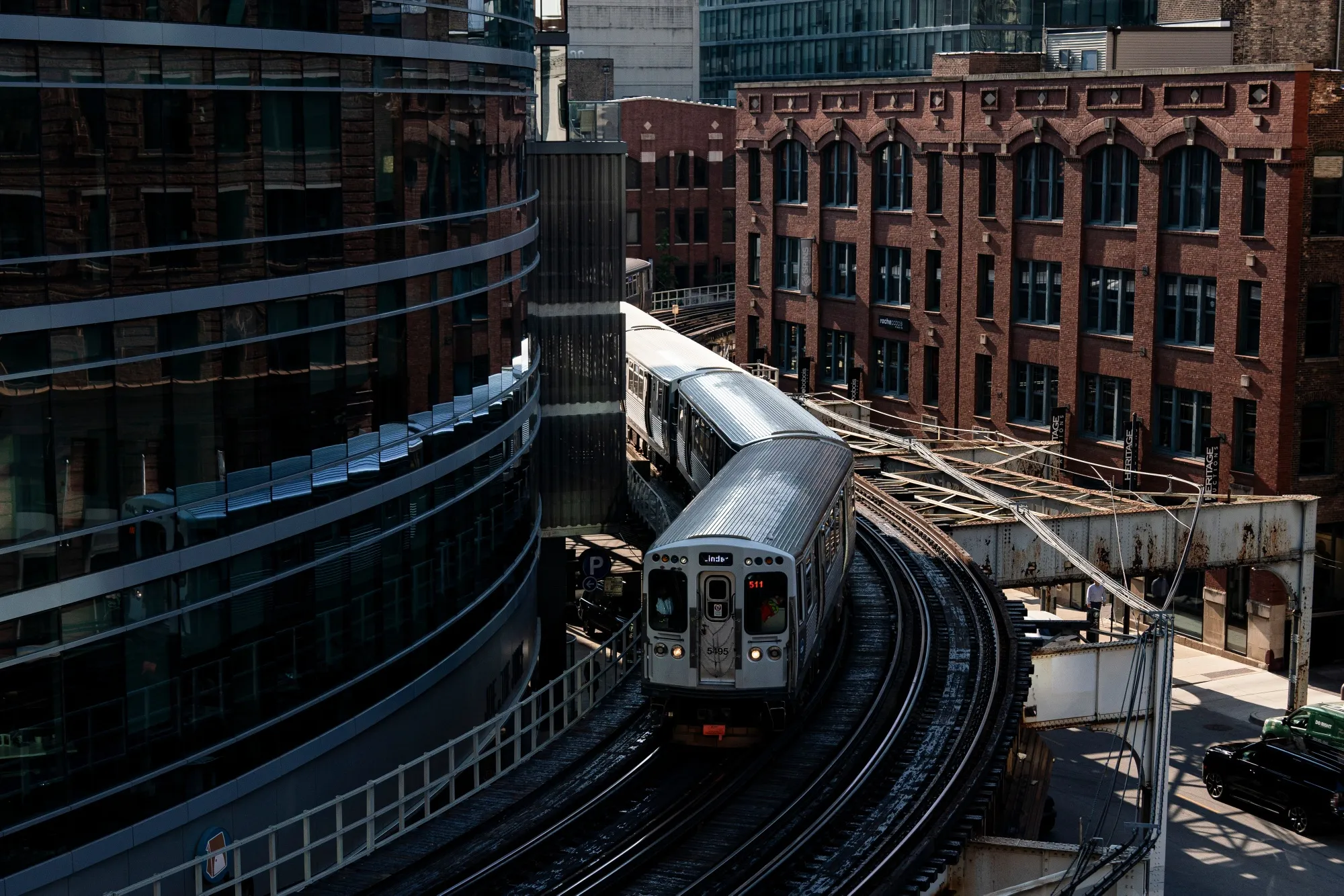 A Chicago Transit Authority (CTA) L train in the River North neighborhood of Chicago, Illinois.