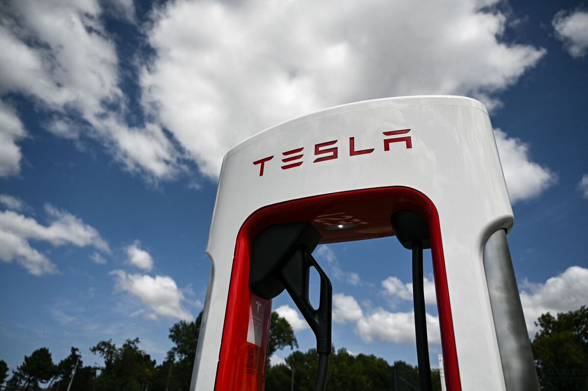 Tesla Looks Abroad to Keep Growth Going as US Revenue Plateaus